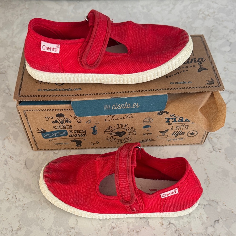 Cienta Kids Bright Red Mary Jane Sneakers “5000” - size 30/ 12T